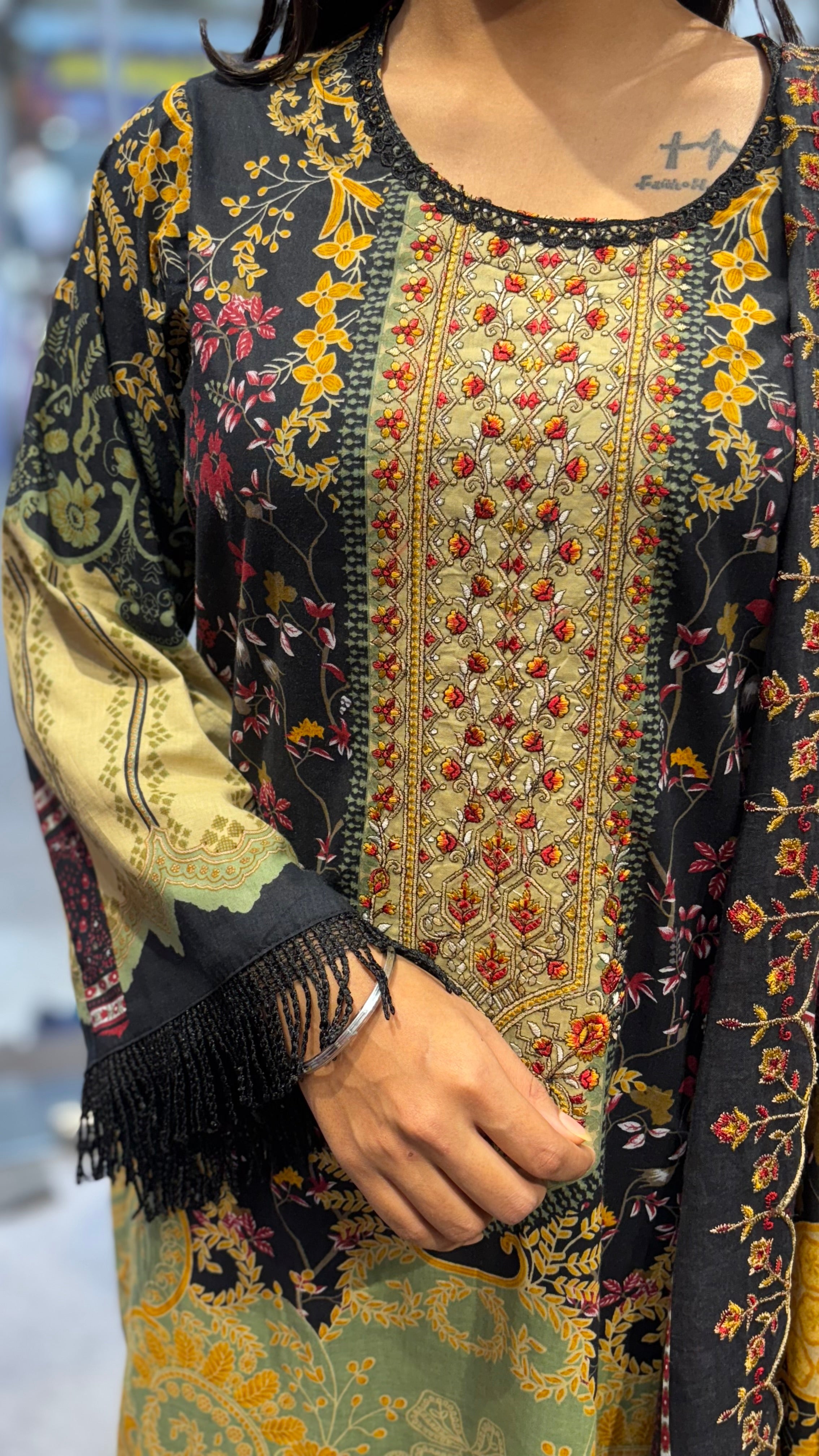 Rumaiza Pakistani suit