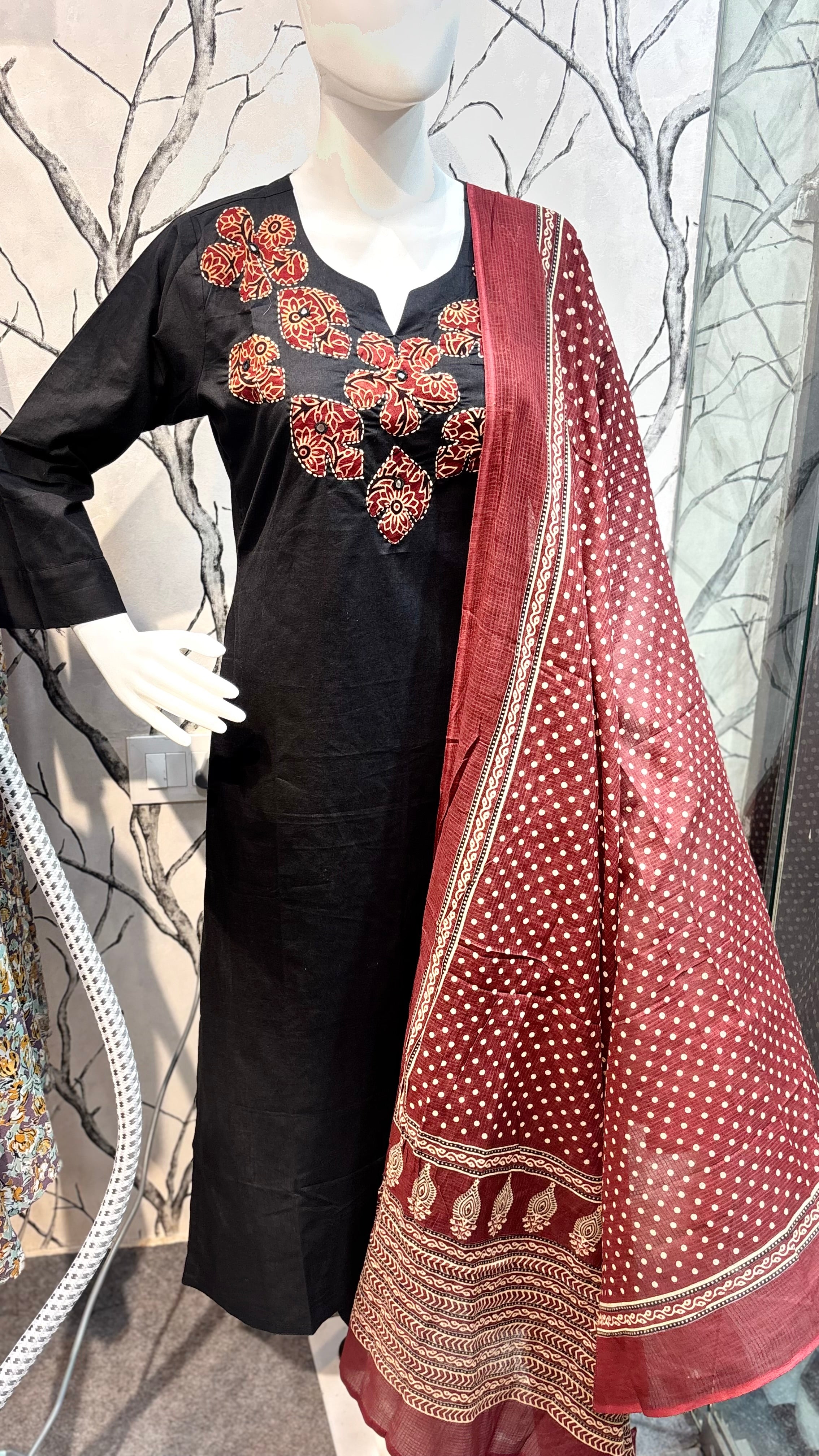 Appliqué Suit set