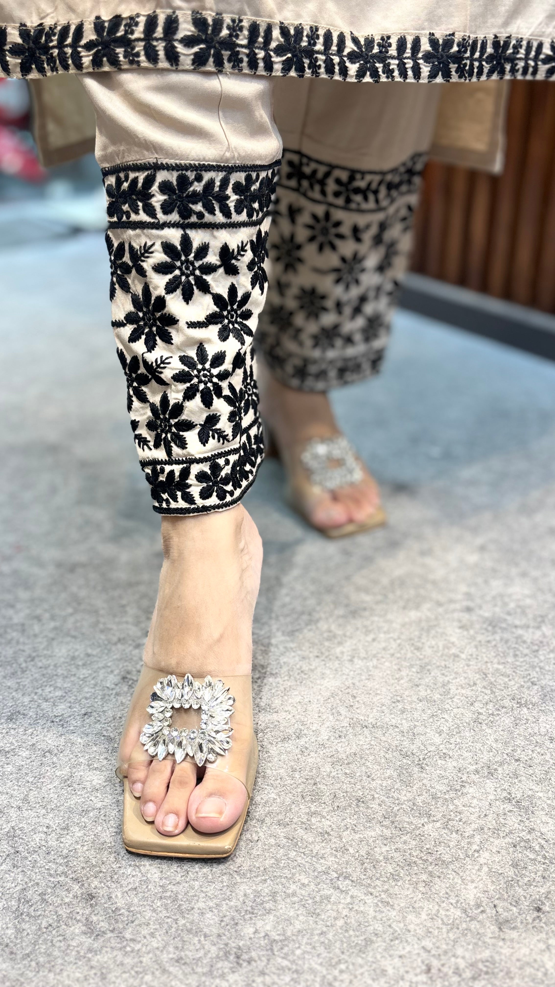 Lucknowi suit set